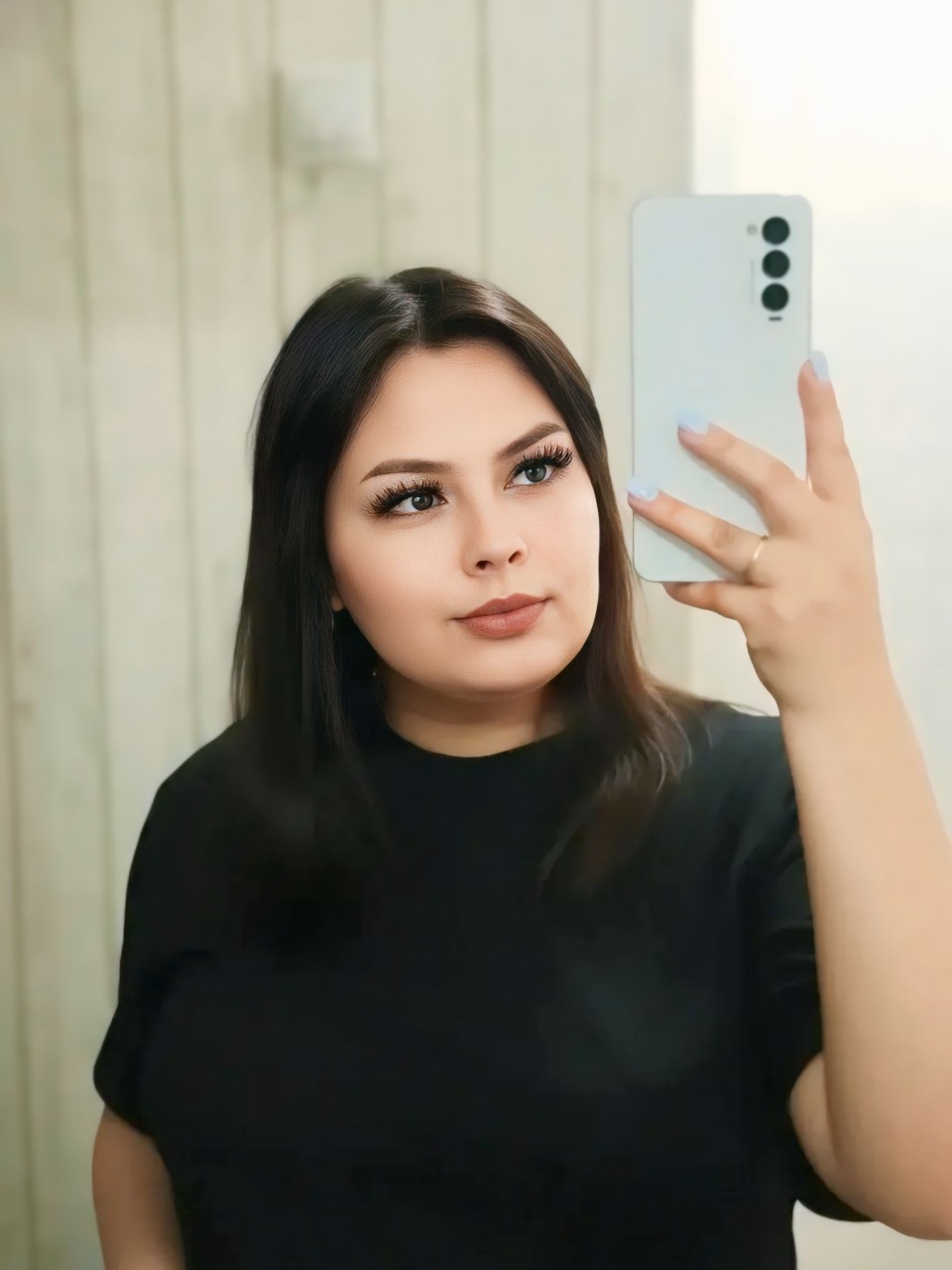 d_i_a_n_a_5959 в LOOKY — Всем привет! 👋 Меня зовут Диана, мне 21, и я решила, что по