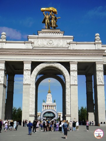 Welcome Moscow walks в LOOKY. #москва,#отдых,#архитектура. ВДНХ. Арка главного ...