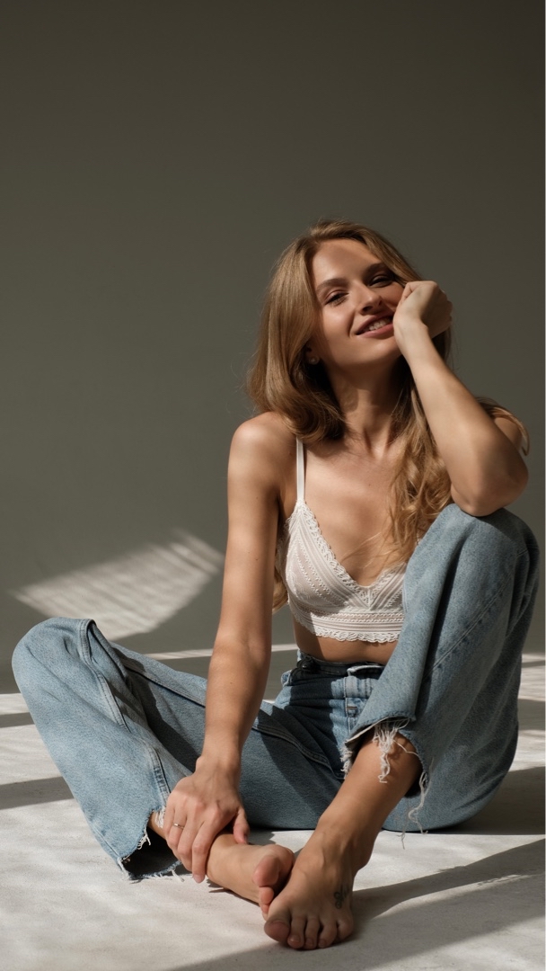 А это вот я без кокошников😊
Как дела? [#inspiration](inspiration) #photo [#photoshoot](photoshoot) [#minimalism](minimalism) #aesthetic [#blond](blond) #model [#shooting](shooting) 