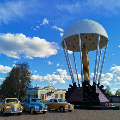 kukmor в LOOKY. . Памятник воинам-деса...