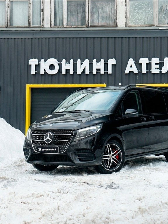 ☑️Установка тормозов HPB на Mercedes V-Class

✔️V-Class — это премиальный минивэн, ориентированный на комфортную перевозку пассажиров, семейные поездки и бизнес-транспорт.
✔️Часто водители рассказывают, что тормоза V-Class работают довольно жёстко — для эффективного замедления приходится сильно нажимать на педаль. 

✔️Также владельцы отмечают, что при активной эксплуатации  штатные тормоза могут показаться недостаточно производительными при интенсивной эксплуатации. Поэтому они часто решаются на улучшение тормозов этого авто. 

◾На этом автомобиле модернизация затронула переднюю ось, где была установлена тормозная система HPB. Ключевая особенность данного комплекта — использование составных тормозных дисков диаметром 380 мм и толщиной 32 мм. Такая конструкция, где чугунное гальванизированное кольцо соединено с алюминиевым ступичным колоколом, дает сразу несколько преимуществ: снижение неподрессоренных масс и защиту от коробления диска при экстремальных тепловых нагрузках.В 

◾В комплекте замедление обеспечивают мощные 6-поршневые суппорты серии Street Performance.

✔️В итоге тяжелый минивэн получает уверенное и прогнозируемое замедление, а водитель — полный контроль над автомобилем в любой, даже самой критической ситуации на дороге.
-----------------------------
Для получения подробной информации обращайтесь любым удобным способом:
📲89299171727
📧По e-mail: info@hp-brakes.ru
🗣Под любым постом в канале Looky
💻Через сайт: https://hp-brakes-diski.com/

[#hpb ](hpb) [#hpbrakes ](hpbrakes)[#мерседесбенц ](мерседесбенц)# [#mercedes ](mercedes)