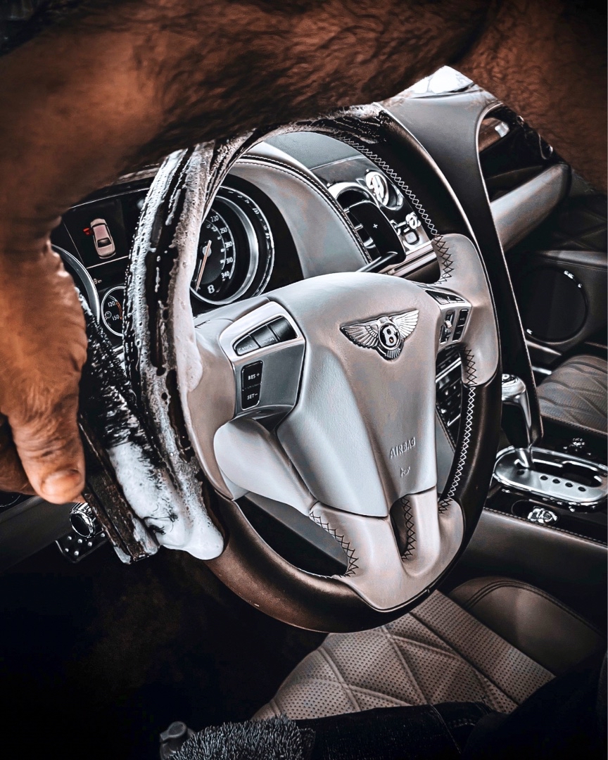 Комплексная химчистка салона автомобиля Bentley Continental #детейлинг #детейлингмосква #детейлингмск #москва #мск #детейлингхимчистка #химчистка #химчисткаавто #химчисткасалона #bentley