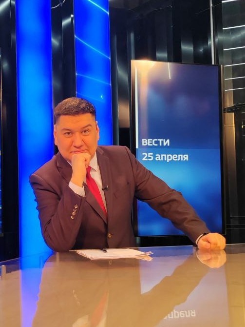 В эфире всегда собран и готов к любым новостям!