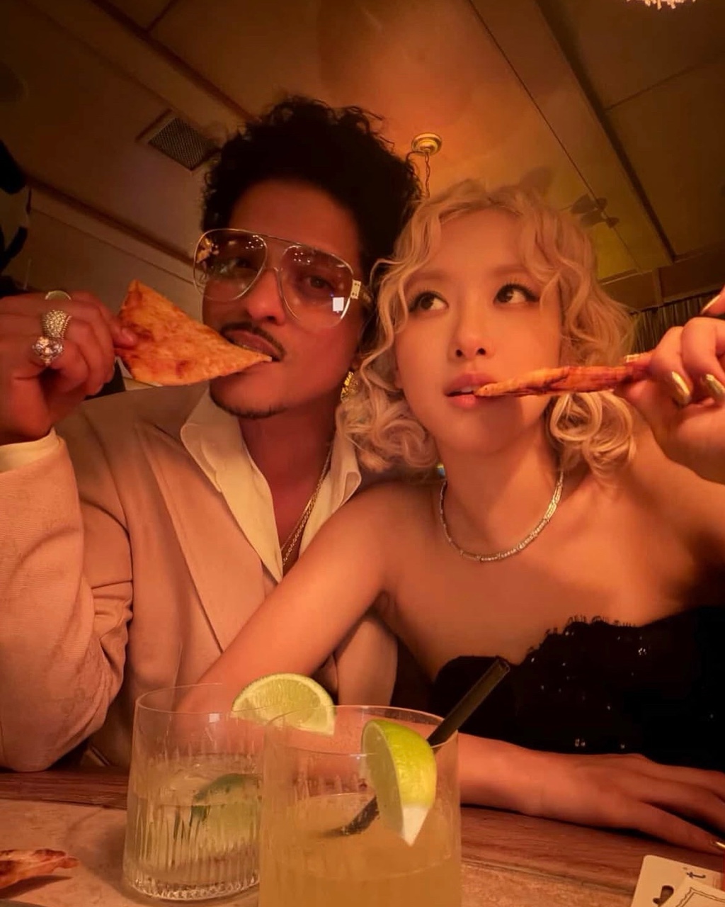 Pizza partyyy [#brunomars ](brunomars)