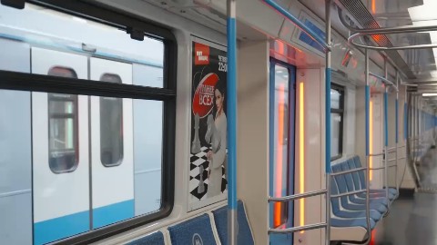 rafolkon.ru в LOOKY. #креатив,#наружнаяреклама,#сменацвета,#лифт,#подъезд. Креатив, который мен...