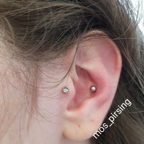 Looky_1686599217295 в LOOKY. #пирсинг,#пиррсингмосква,#mos_pirsing,#пирсингуха. Пирсинг уха ТРАГУС И...