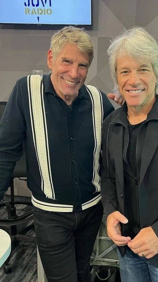 Jon Bonjovi in LOOKY. . Recorded a special N...