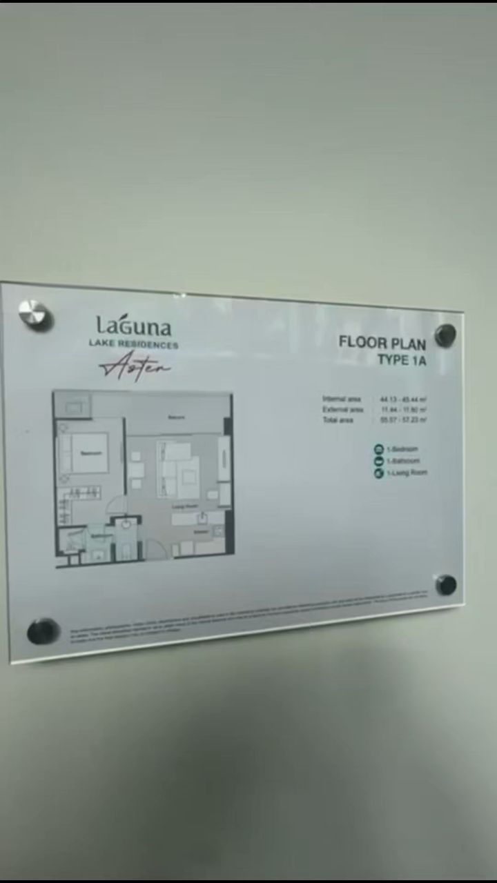 ❗️❗️❗️

🌐 Laguna Lake Residences Aster | Bang Tao

Есть проекты, ценность которых клиенту не приходится долго объяснять. Laguna Lake Residences Aster - один из них.

Здесь сошлись три вещи, которые особенно важны для недвижимости на Пхукете: сильная локация, международный бренд и уже сформированная инфраструктура вокруг.

📍 Bang Tao | Laguna
Проект расположен внутри Laguna Phuket - одного из самых развитых курортных кластеров острова.
Вокруг уже есть все, что формирует спрос на недвижимость:
• 3 км пляжа Bang Tao
• Boat Avenue и Porto de Phuket
• гольф-поле Laguna
• рестораны и beach-клубы
• международные школы и клиники

То есть покупатель инвестирует не в обещание будущего развития района, а в готовую среду, которой уже пользуются туристы и резиденты.

🏠 Формат проекта
Aster - камерный формат внутри большой экосистемы Laguna:
• 4 малоэтажных корпуса по 7 этажей
• около 180 резиденций
• планировки с 1–3 спальнями от 56 м²
• виды на лагуну и зеленые зоны

Небольшое количество резиденций здесь особенно важно: клиент получает всю инфраструктуру большого курорта, но без ощущения перегруженного жилого комплекса.

🏨 Инфраструктура
Бассейн, клубный дом, фитнес и реабилитационный центр, ландшафтные сады, зоны отдыха, круглосуточный сервис и безопасность.

А главное - собственник получает доступ к возможностям всей Laguna: паркам и лагунам, пляжу, гольфу, сервисам курорта и программе Sanctuary Club с международными привилегиями Banyan Group.

🪙  Финансовая логика
• 1BR - от ~11 млн THB (~27,6 млн ₽)
• 2BR - от ~16,8 млн THB (~42 млн ₽)
• 3BR - от ~30,2 млн THB (~75 млн ₽)

⚡️ Почему проект интересен с инвестиционной точки зрения?
Предложение внутри Laguna ограничено, а сама локация давно сформировала премиум-аудиторию. 

💭 Добавляем к этому бренд, курортную инфраструктуру и возможность профессионального управления арендой - и получаем актив, который понятен как для собственного проживания, так и для инвестиционного сценария.

Это тот самый формат life-investment: недвижимость, которой можно пользоваться самому и при этом рассматривать ее как долгосрочный актив.

🗓 Сдача: IV квартал 2027 года

Заинтересовал этот проект или любой другой в Тае? Пишите!
#недвижимость #недвижимостьтаиланд #таиланд #инвестиции