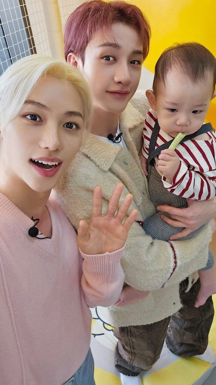 maknebakisxc в LOOKY — cute baby chan and baby yeonbok 🐥🐺❤😚