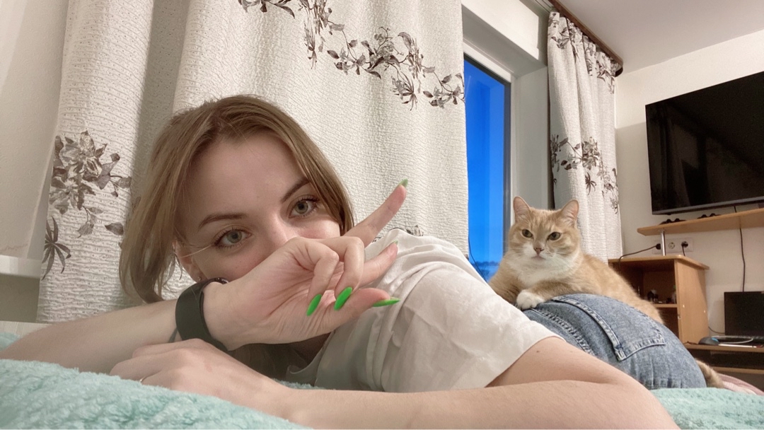 Греется 
#кот #коты #семья [#красота](красота) 