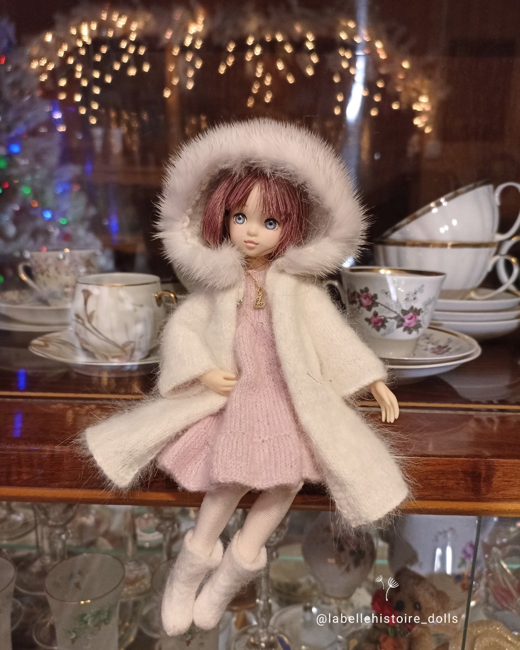 ТМ Прекрасная История in LOOKY. #rurukosofi,,#руруко,,#одеждадляруруко,,#azon,,#azonedoll,#petworks,,#labellehistoire_doll,,#dolls,,#одеждадлякукол,,#clothesforruruko,,#clothesruruko,. Вязанное пальто с ка...
