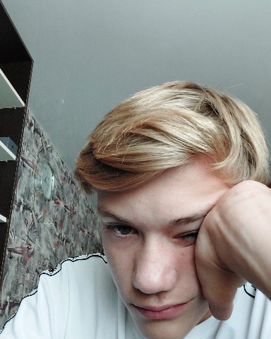 young_traper_delamort в LOOKY. #youngrapers,#youngmusician,#rap,#bike,#велосипед,#дружба,#позирует,#фото. чёт вообще пропала в...
