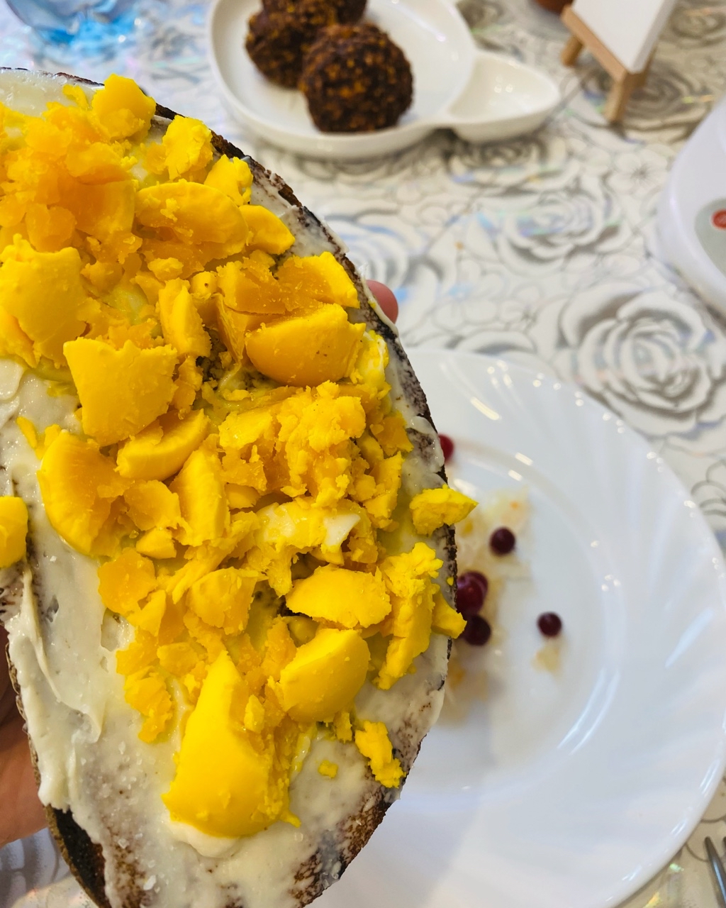 А вы любите бутерброды как люблю их я 😊

- греночка из ц/з хлеба
- масло сливочное
- желток

[#бутерброд](бутерброд) #еда #вкусно