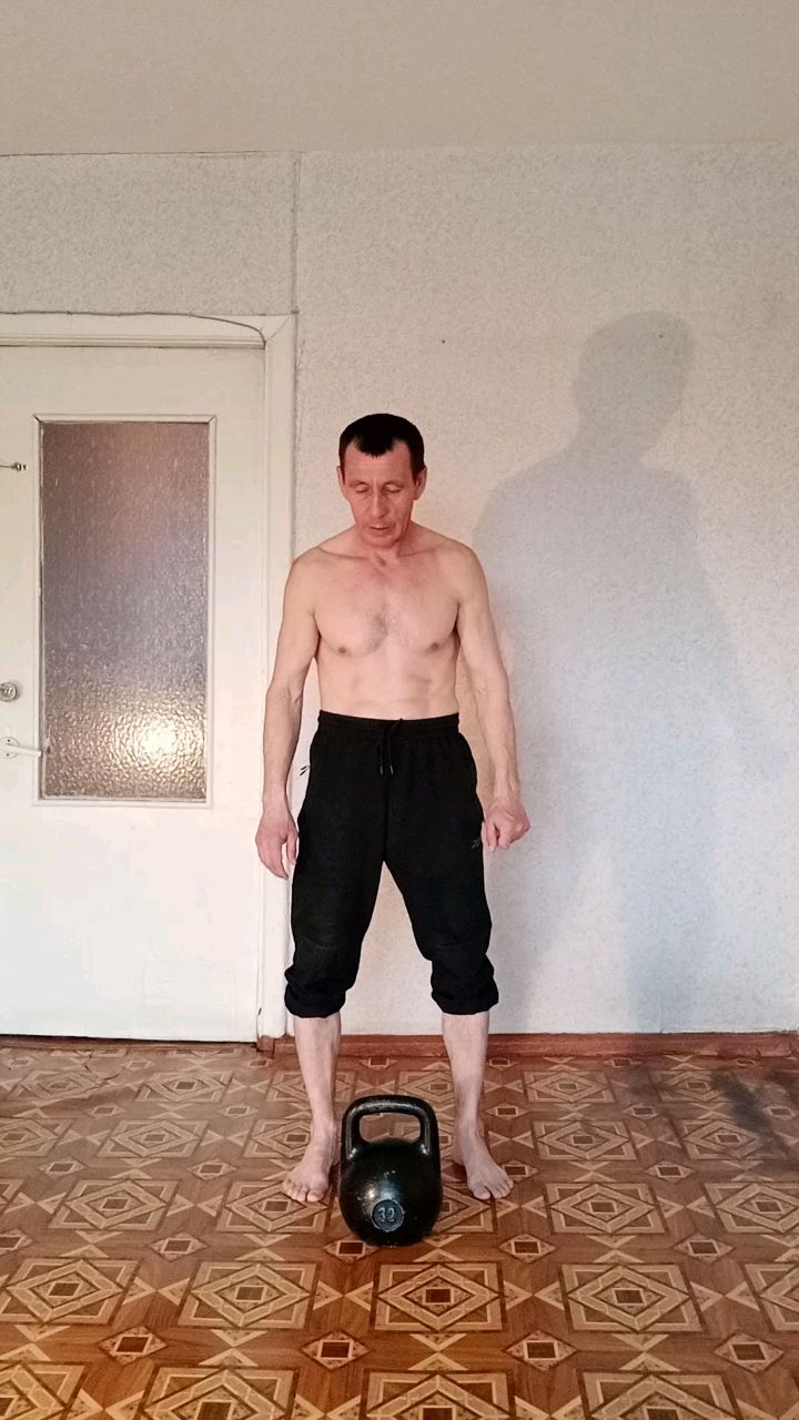 Юрий в LOOKY. . Тренировка с гирей 3...