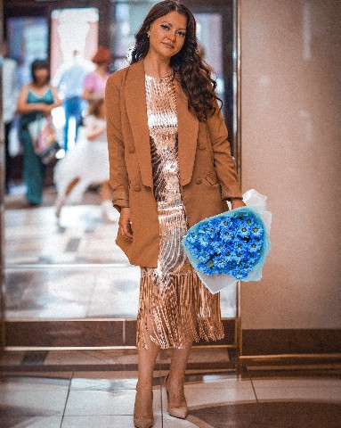 Looky_1691486551795 в LOOKY. #dress,#hair,#flowers,#свадьба,#golddress. Стою вот
#dress #hai...