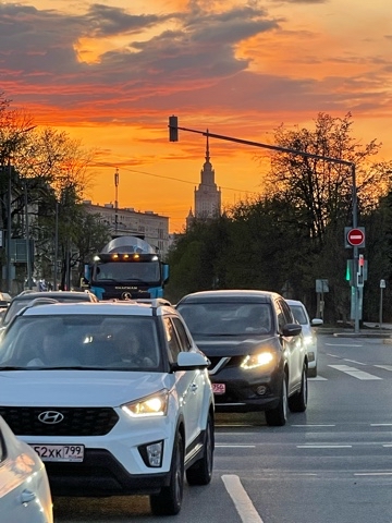 yuriy23 в LOOKY. #вечер,#закат,#город,#Москва,#дорога,#evening,#sunset,#city,#Moscow,#road,#фонарь,#двор. Вечер       /      #...