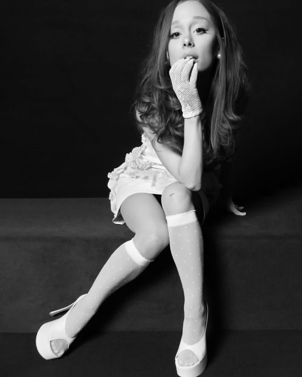 Ariana Grande in LOOKY
