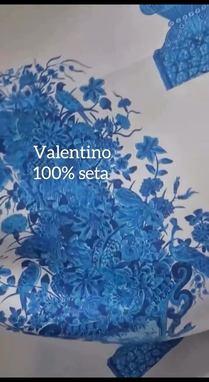 Looky_177438338170343 в LOOKY. . Valentino 
100% seta...