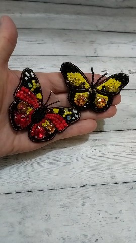 margo_handmade в LOOKY. #брошибабочки#броширучнойработы#купитьброшь#брошьвподарок#брошивналичии#брошиизбисера#украшения#брошь#бабочка#подарокна8марта#брошьнаплатье#брошки#брошьмаме. Добрый день! 🥰Броши...