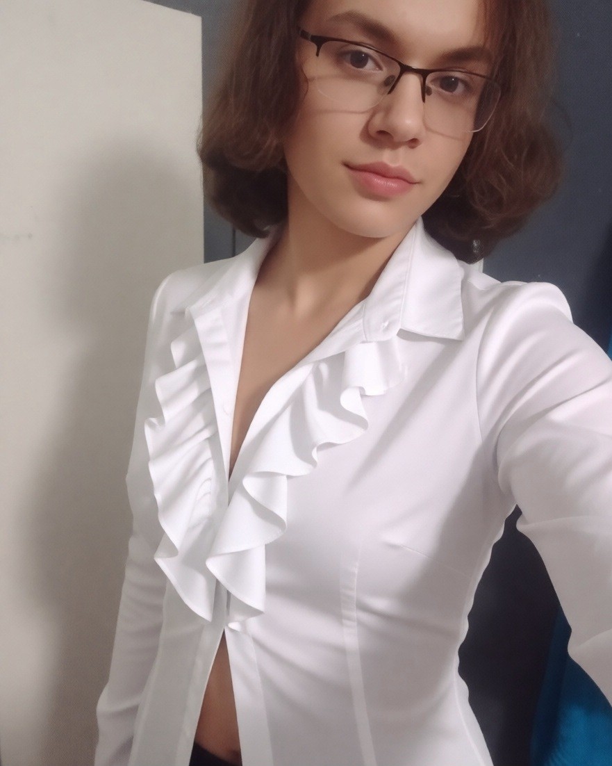 #crossdresser #fem #образ #я_девушка

С лицом я так и не отважилась вам фотки показывать, но в обработке ИИ думаю можно. Тут и грудь даже будет. Следующие свои фотки обработанные таким образом буду помечать #ИИ