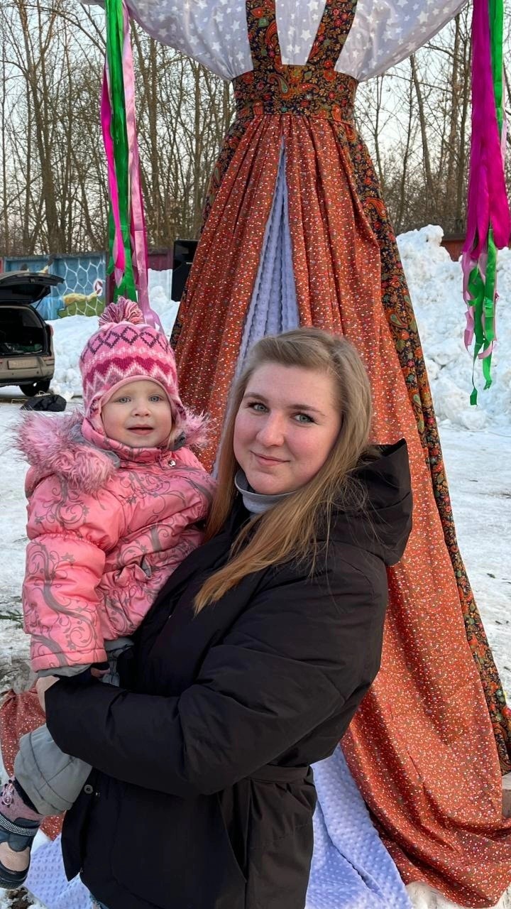 Всем приветик) ) ) давно нас не было. Хотелось с вами поделиться всем что с нами произошло.  Но реально не было времени и желания что либо говорить. 😱
Доченька пошла в сад ураааааа 😊🥰🤟🤟
А  меня не принимают на работу 😭
Подрабатываю где могу , но блин совсем не хватает времени на луку. 😭
Мы так соскучились по вам 💋❤️
Надеюсь с понедельника мы вернёмся и будем радовать вас своим новым и обновленным конетентом 🥰🥰🥰
Очень вас любим и до понедельника ❤️❤️❤️❤️❤️❤️❤️


#весна #возвращение #иваново #семья