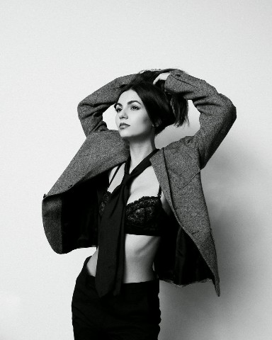 _victoriajustice_1993 в LOOKY. #OnlyAStranger. I want something sen...