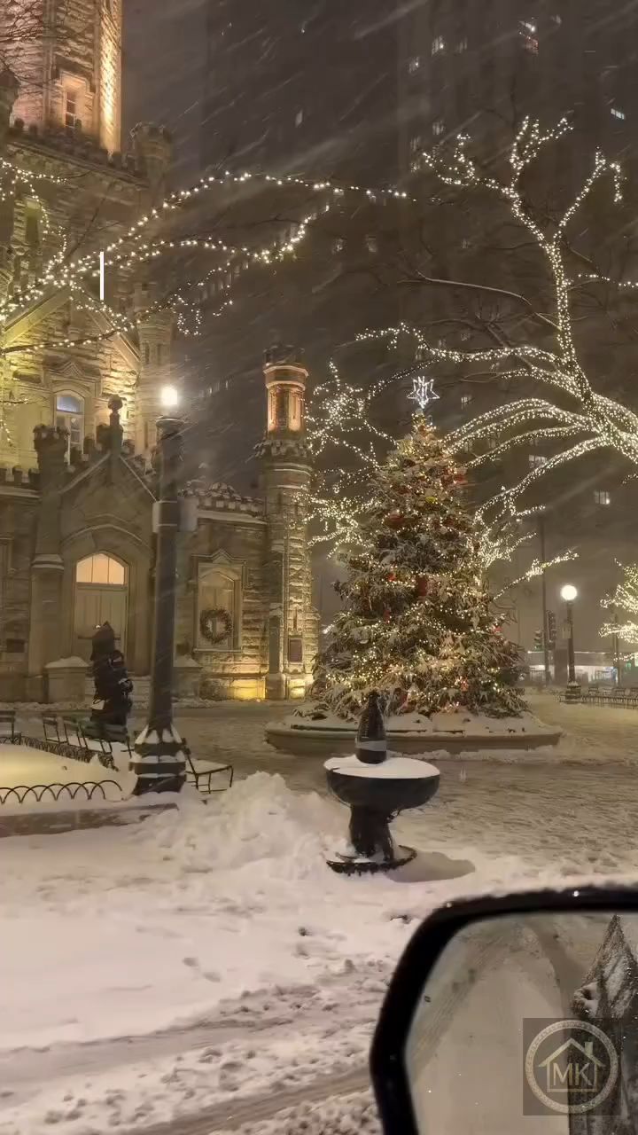 Мария в LOOKY. . Поправили корону, то...