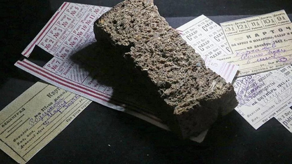  в LOOKY — 125 грамм блокадного хлеба с огнём и кровью пополам.
⠀
Карто
