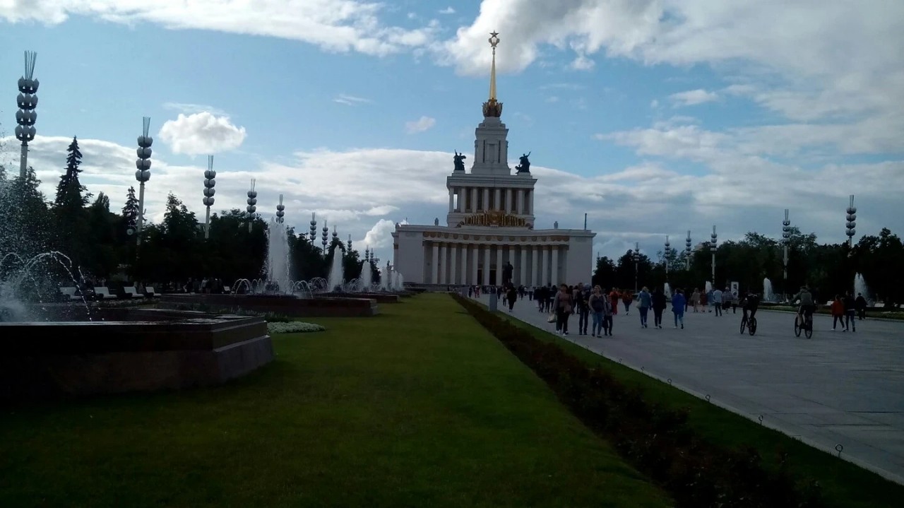 Юрий Валерьевич in LOOKY. . Москва.
День в Москв...