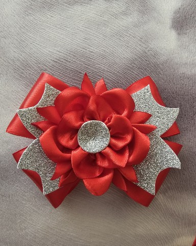 Александра в LOOKY. #handmade,#cutenessoverload#бантики#резиночки#заколочки#шишечки#ручнаяработа#канзаши#рукоделье#украшеньедляволос#. Бантики ручной работ...