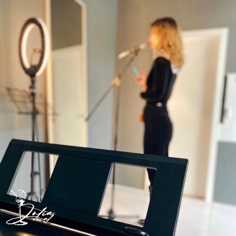 Julia_Vocal in LOOKY. . Пора прикоснуться к ...
