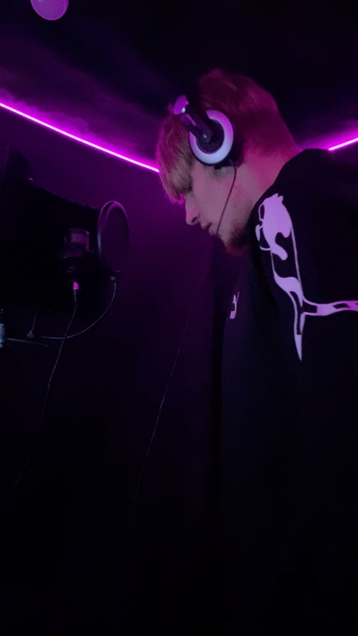 ALISA_KOSMOS в LOOKY. . Мега высокий репер. ...