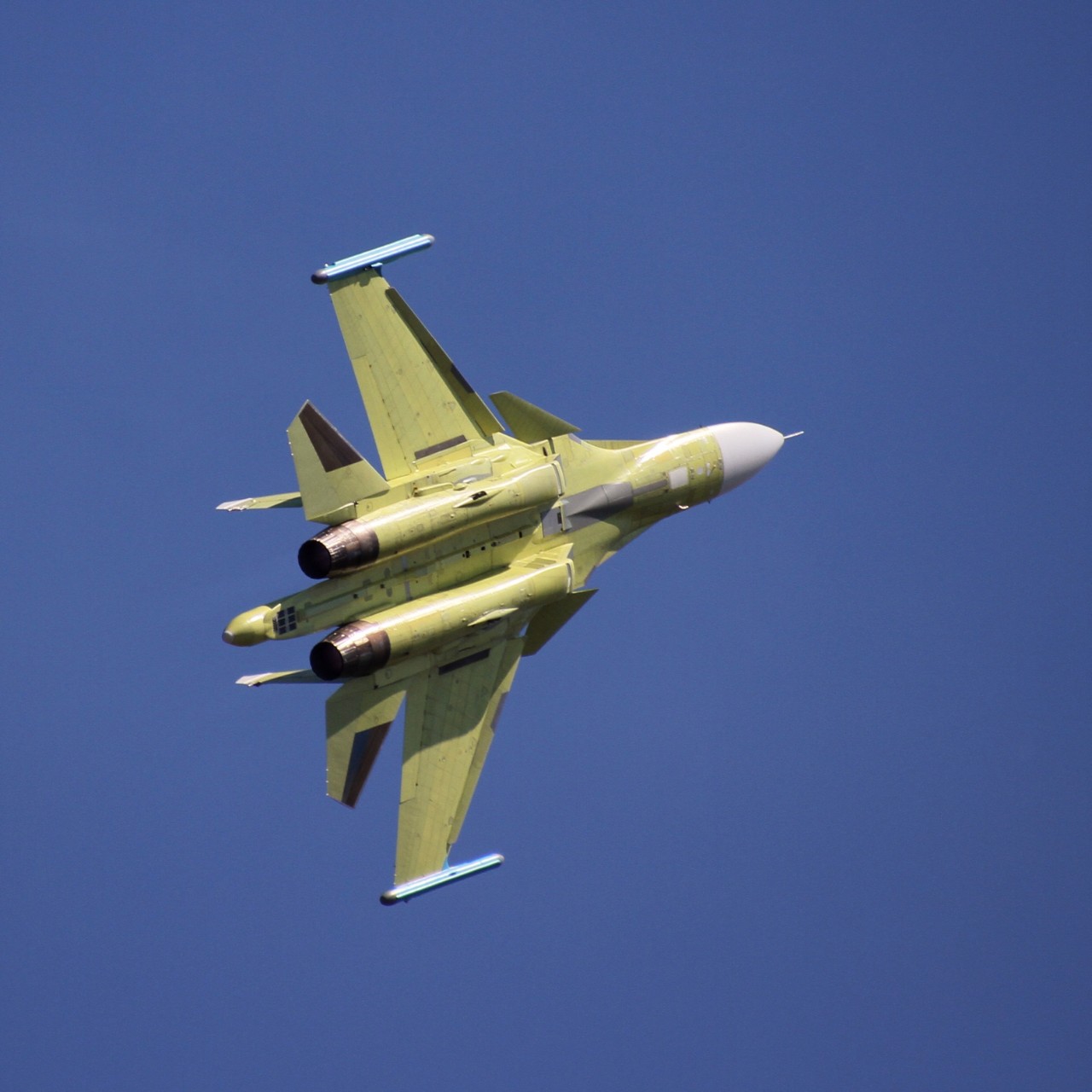 Су-34 за окном