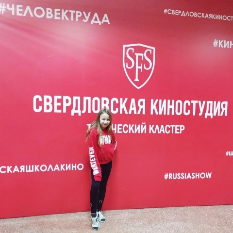 ЛЕНЬчик Рада в LOOKY. . 🎥🎬🎞️

🔹📽️Юная А...
