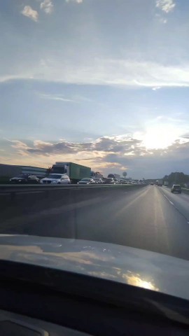 ирина-ягодка в LOOKY — Пробка.. уезжают из ЕКБ