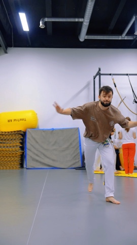 Рафаэль в LOOKY. #capoeira,#капоэйра. Двигаемся:) #capoeir...