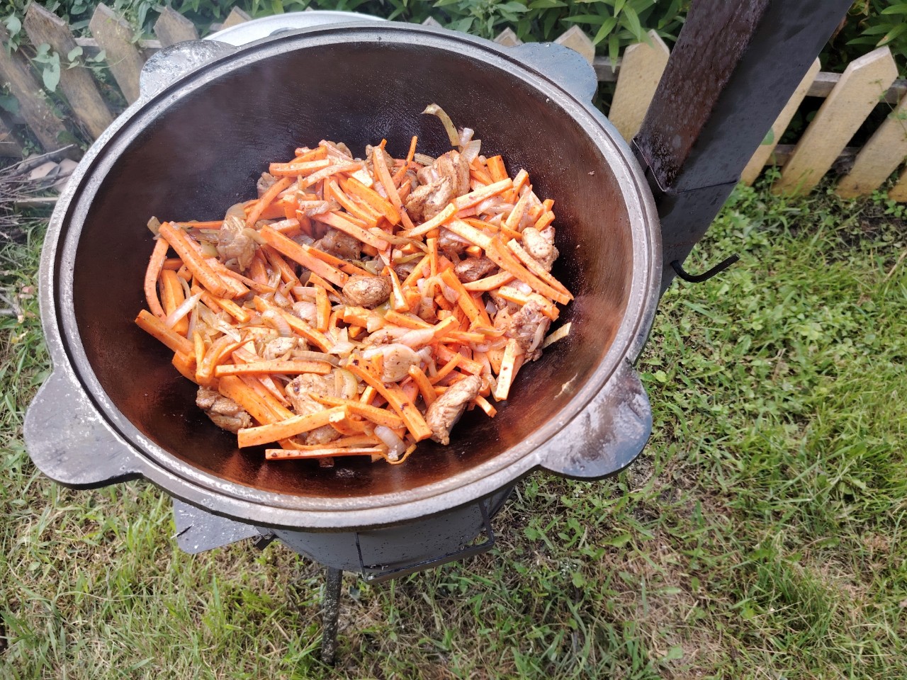 Сегодня будем готовить плов.

[#плов ](плов)#еда #вкусно #вкус #готовка [#готовимвместе ](готовимвместе)#казан [#блюданаказане ](блюданаказане)