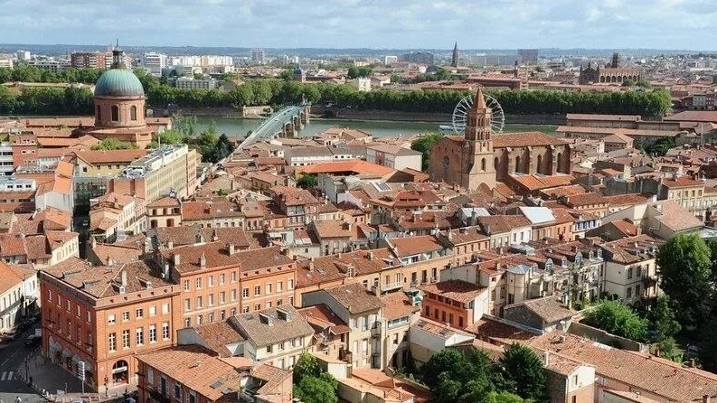 Бездомные воры из Франции выиграли 500 тысяч евро 
 
Правда свой выигрыш так и не получили, и вот почему. 
 
Случай произошел в Тулузе (Франция). Двое бездомных вскрыли машину и украли из нее сумку с банковской картой. А потом купили на нее лотерейный билет и сорвали джекпот в 500 тысяч евро. Но за выигранными деньгами так и не пришли. 
 
В настоящее время все дальнейшие действия в отношении билета заблокированы, поскольку владелец украденной карты, узнавший о выигрыше, подал заявление в правоохранительные органы. 
 
По данным СМИ, он готов решить вопрос с воришками без суда при условии, что они поделятся с ним выигрышем. Однако в настоящий момент местонахождение счастливчиков неизвестно. 

Позвоните нам: ☎ 8 (911) 557-44-32 Или напишите: ✉ в директ #юрист #юридическиеуслуги #северодвинск [#юапрактика29 ](юапрактика29)