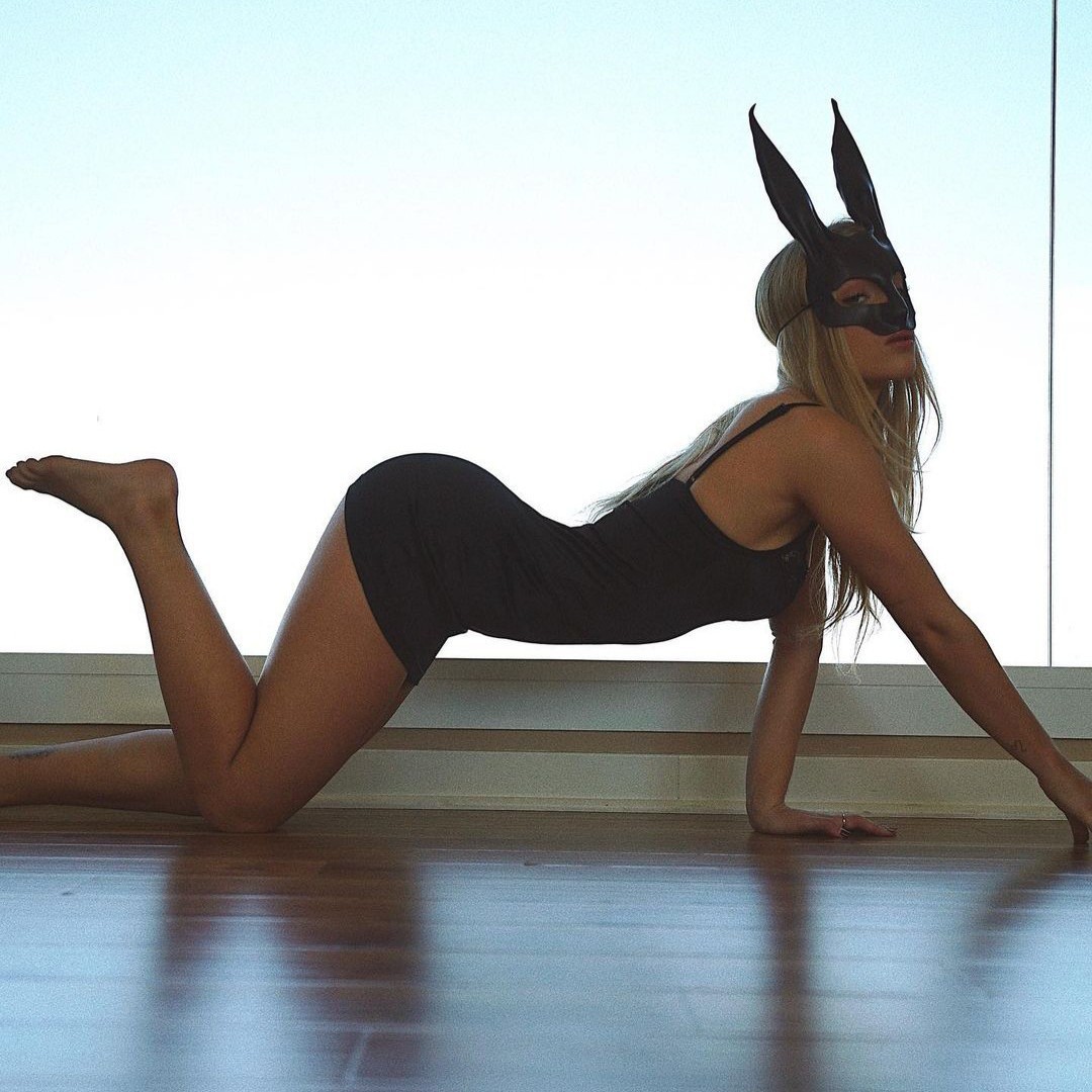 daisykeech в LOOKY — She had only a black dress and a halloween mask...🖤