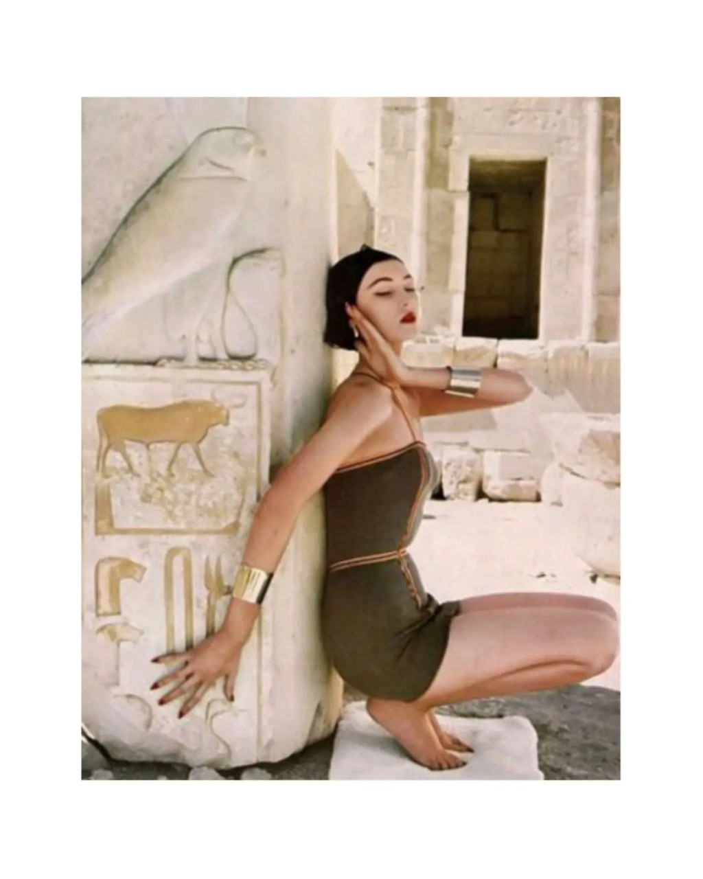 ИСТОРИЯ МОДЫ в LOOKY. #мода,#красота,#искусство,#историяиллюстрации,#историякосметики,#умираестья. Ещё одна фотография ...