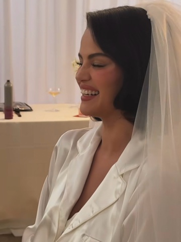 Selena Gomez в LOOKY. . I’m so thankful for ...