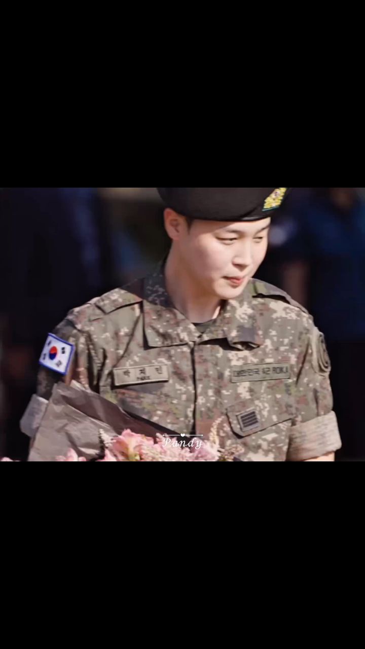 BTS 7 NEWS in LOOKY. #Jungkook
@bts_purple_ocean_news. Исполняется 1 год с ...