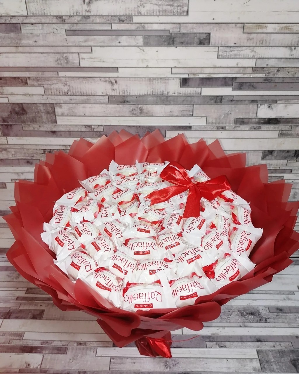 Ко дню учителя заказы принимаю в обычном режиме 😉
Сладкий букет из Raffaello так же можно подарить учителю или воспитателям к чаю, вместо цветов или коробки конфет.
А за данный заказ спасибо Тома Анисимова 🤗
Стоимость на момент публикации 27см - 2400р

#подаркислюбовьюсамара #подаркидлялюбимыхсамара #букетназаказсамара #букетсамара #фудфлористикасамара #букетучителюсамара