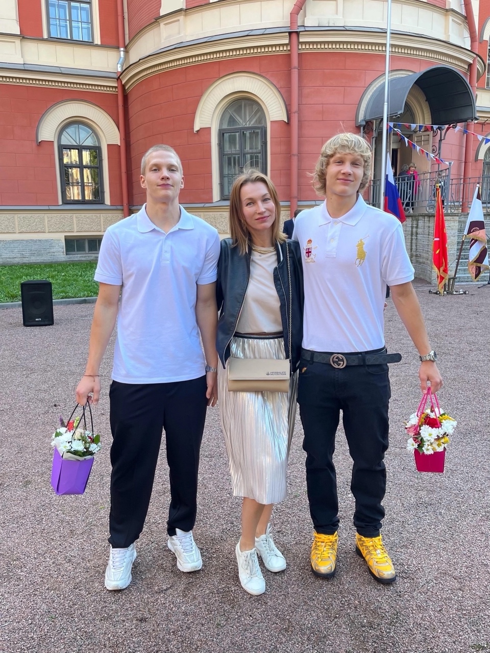 Заключительный год🥹Только вчера переступили первый раз порог школы, сегодня выпускной класс🥹❤️