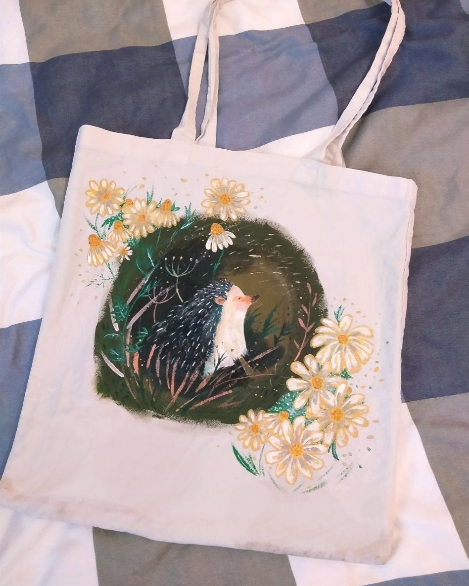 🦔 Роспись шоппера красками по ткани
Моя любовь к ёжикам безгранична 💖

Для заказа пишите в директ или в Телеге @by_kp_custom

[#росписьодежды](росписьодежды) 