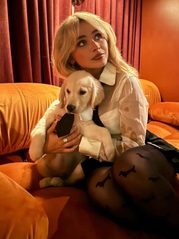Sabrina Carpenter в LOOKY. . It’s officially been...