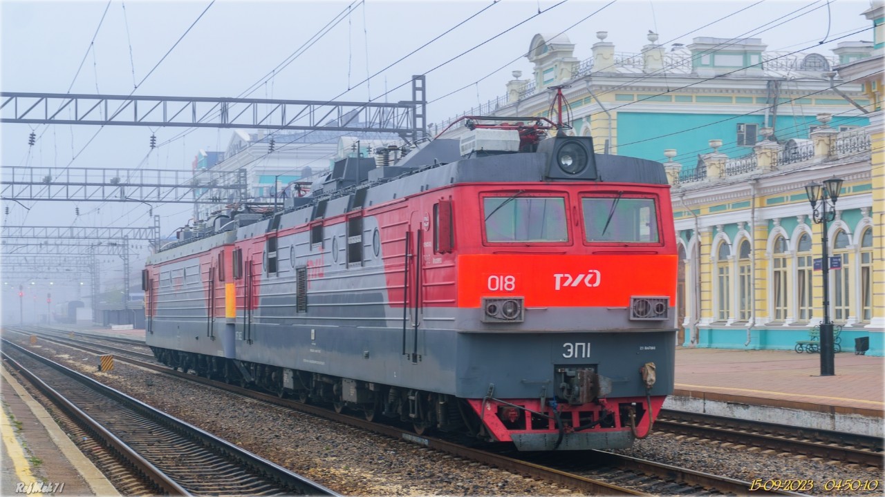 Электровоз ЭП1-018  станция Иркутск-пассажирский
Восточно-сибирская ЖД .

#жд #железнаядорога #всибжд #транссиб #иркутск #иркутскаяобласть #станция #чугунка #электровоз #ЭП1