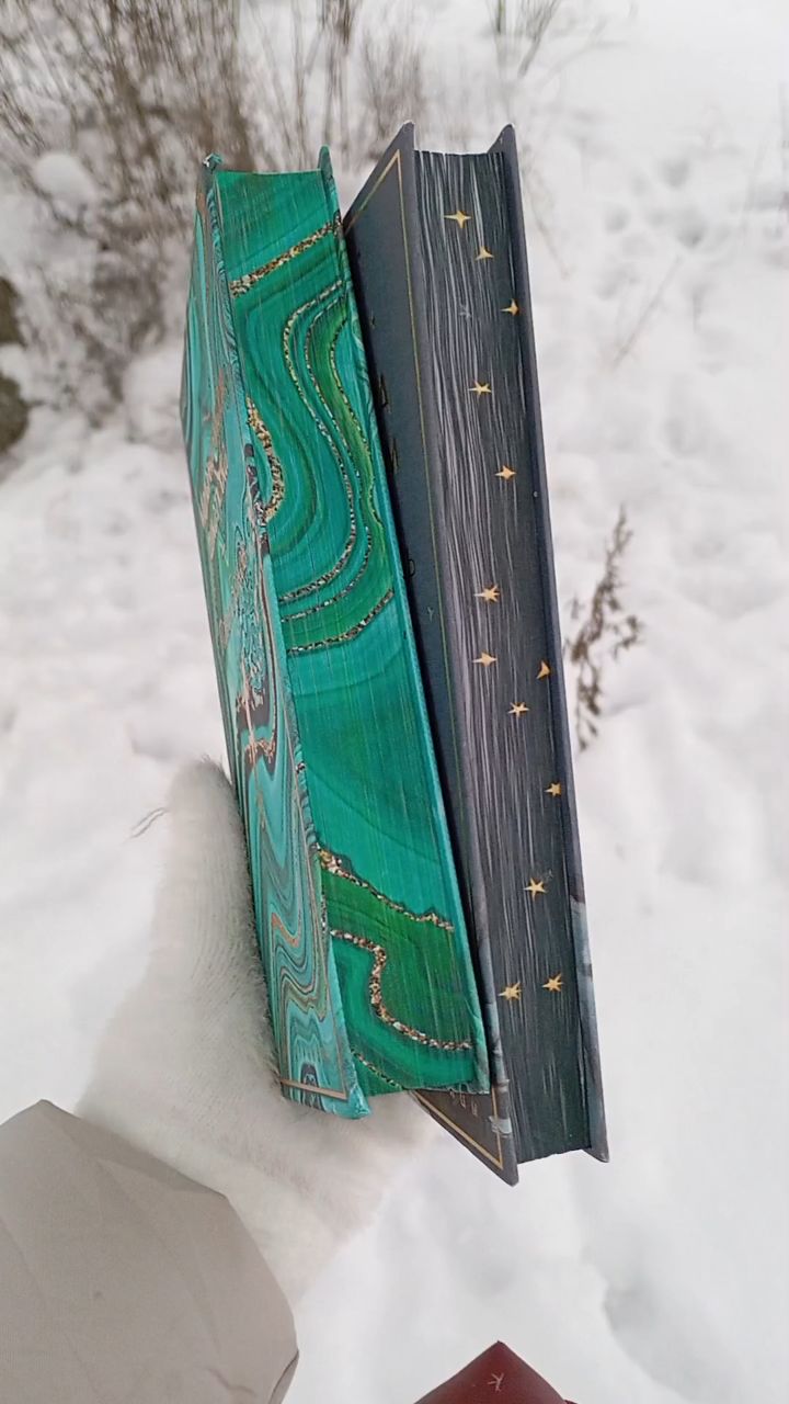 Юля в мире книг в LOOKY. . Их просто не возможн...