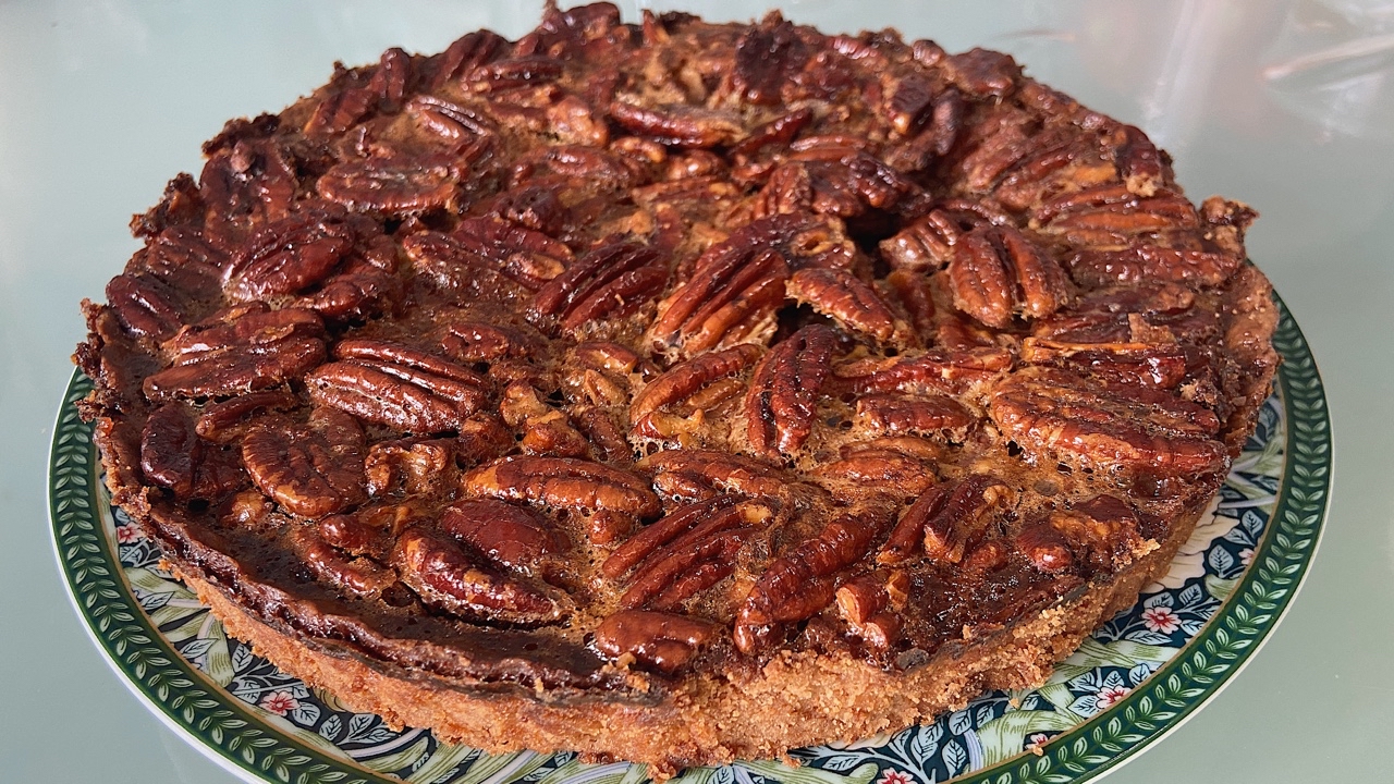 Пирог с пеканом 🥮

Этот пирог американцы едят обычно на День благодарения, мы же предлагаем вам сделать в ближайшую субботу 😉

#ПирогСПеканом #Пирог #Пекан #ЛюблюГотовить