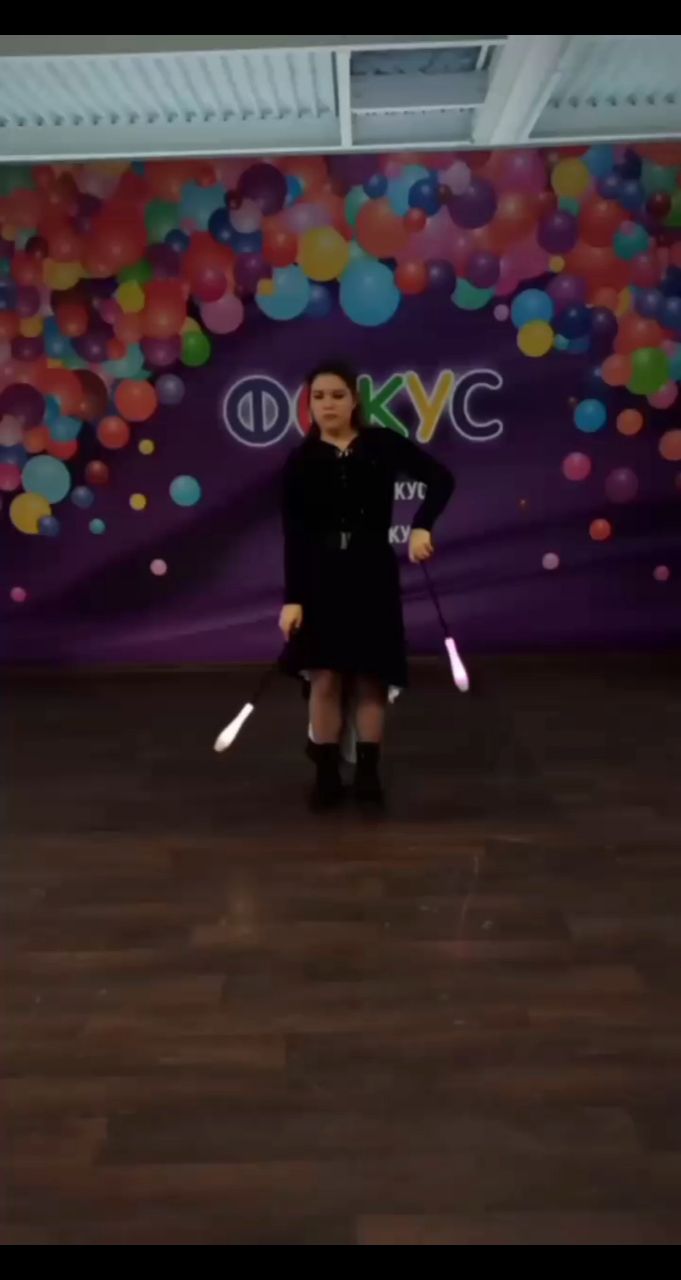 Мари Щ в LOOKY. . [#световое_шоу ](све...